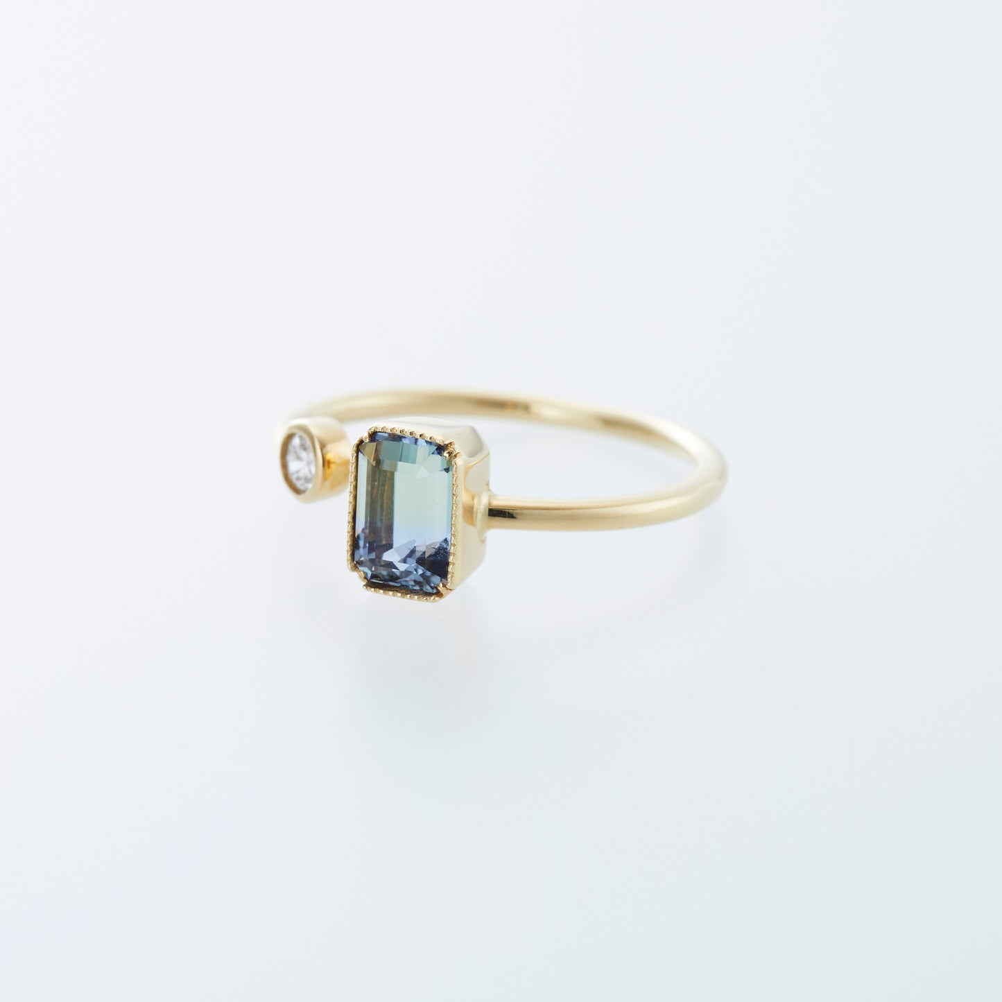 K18 Bicolor Zoisite x Diamond Ring